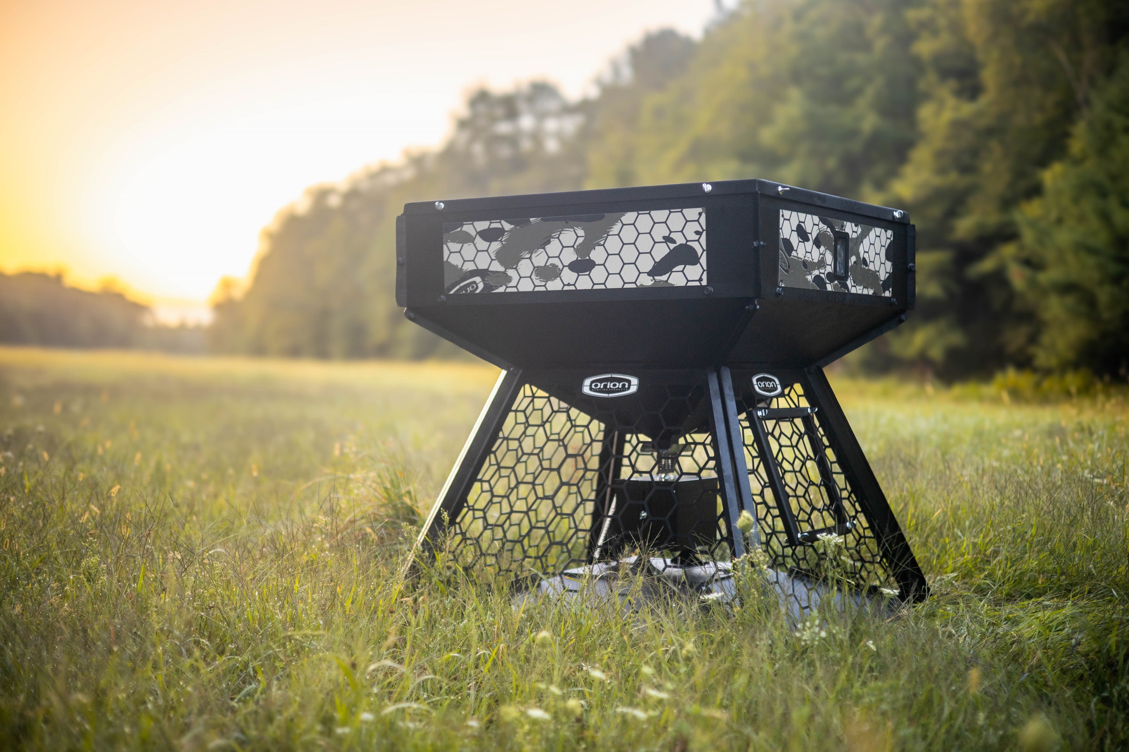 1050lbs - Orion Modular Stand and Fill Deer Feeder