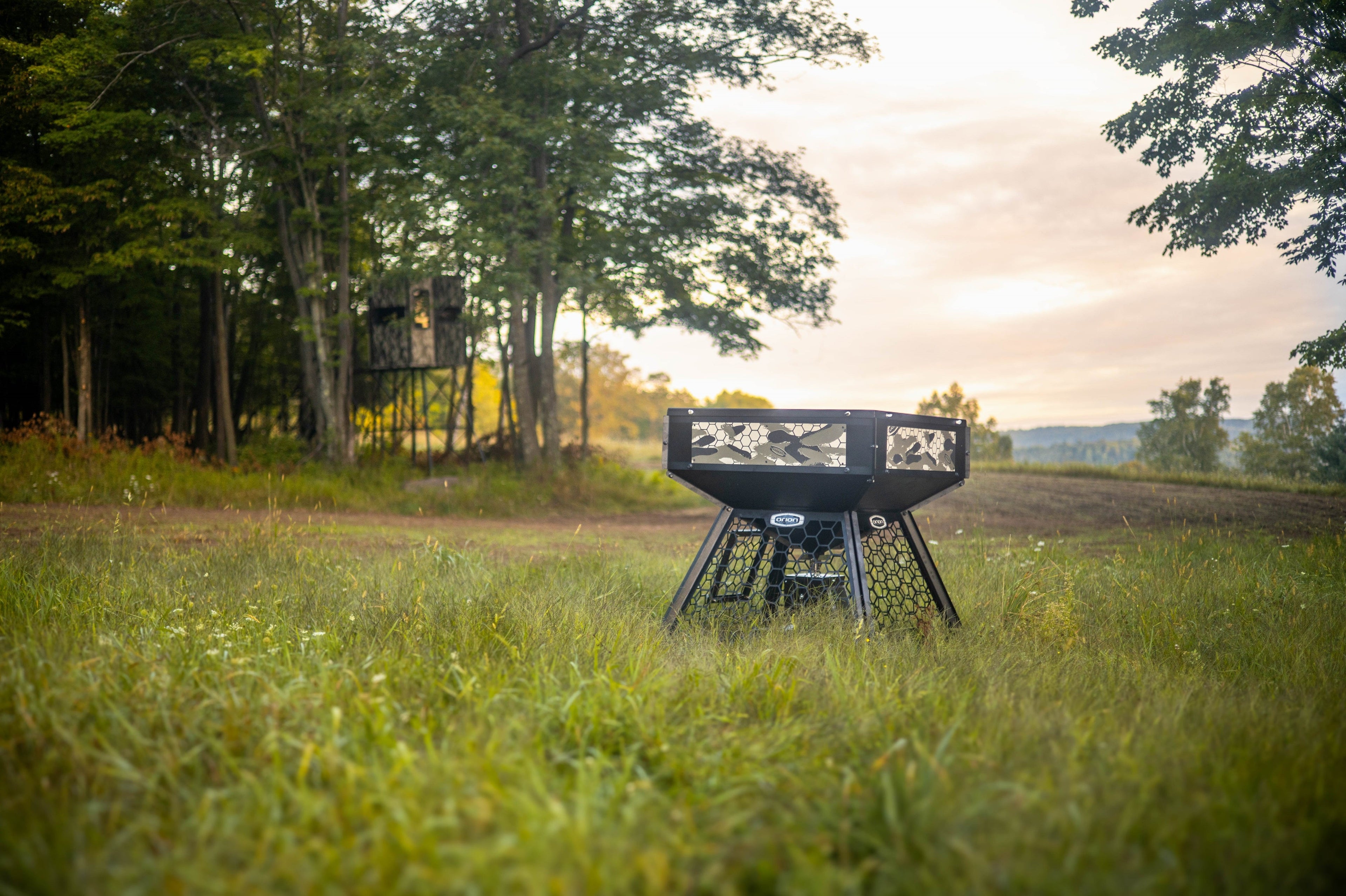 1050lbs - Orion Modular Stand and Fill Deer Feeder