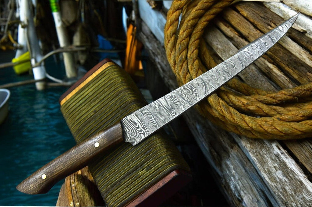 Handmade Damascus Fillet Knife – Walnut Wood Handle