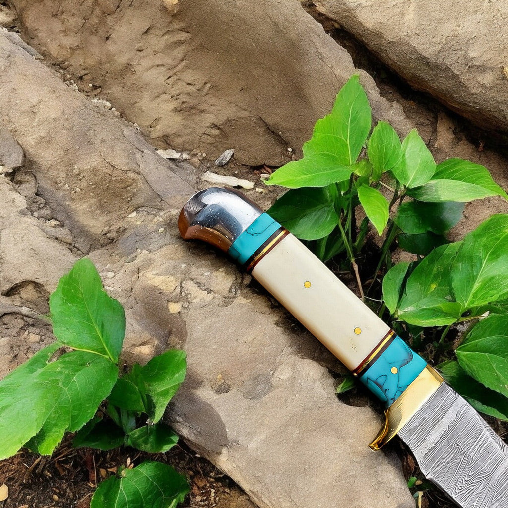 Handmade Damascus Hunting Knife – Turquoise & Bone Handle